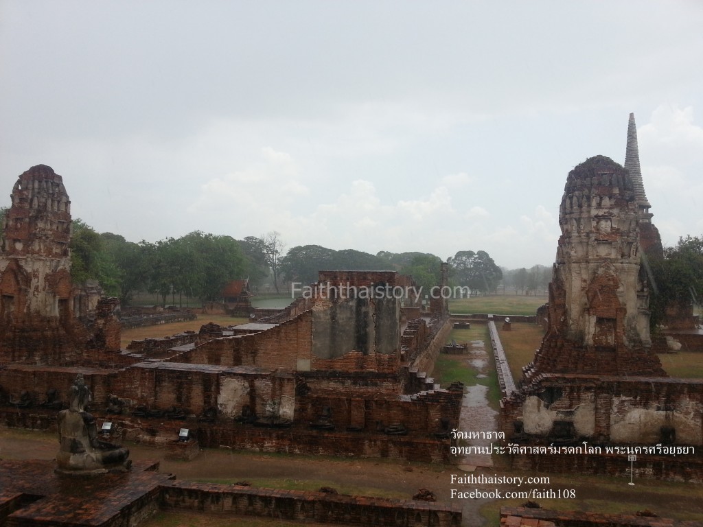 บริเวณด้านบนคูหาปรางค์