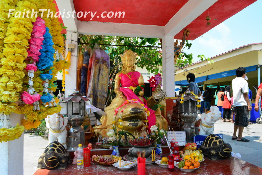 พระแม่คงคาหน้าสะพานพญานาค