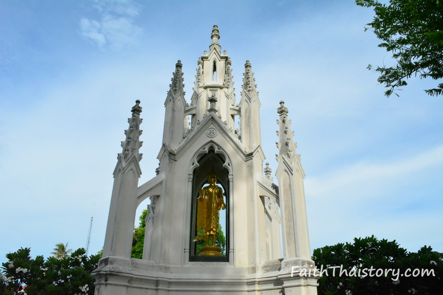 พระพุทธรูปปางขอฝน ฝั่งทิศตะวันออก